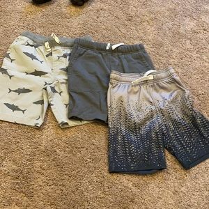 Lot of 8 boys shorts.